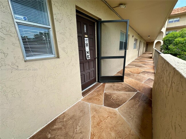 Building Photo - 6201 N Falls Cir Dr