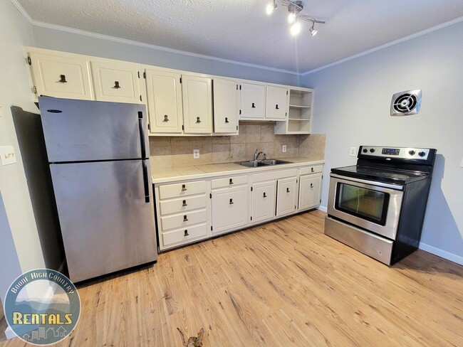Building Photo - 2 Bedroom Home in Boone