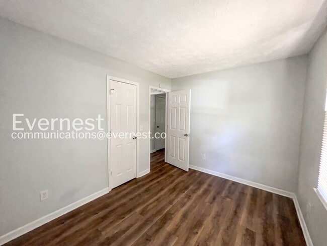 Building Photo - 3Bed/2Bath/Available Now!