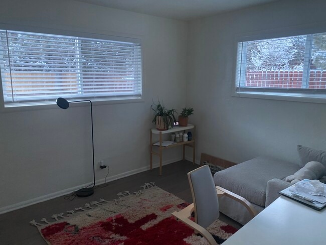 Building Photo - 600 NE 12th St