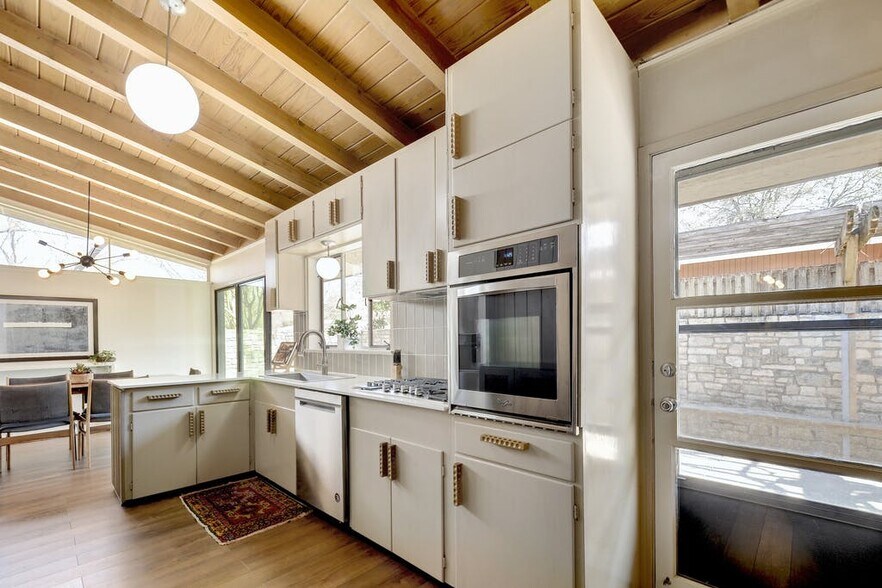 Building Photo - 1813 Dexter St