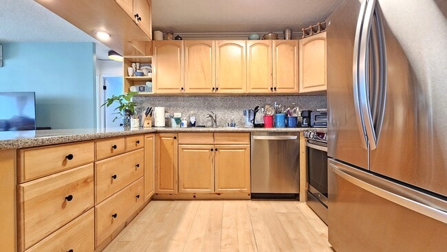 Building Photo - 2575 Khi Ave