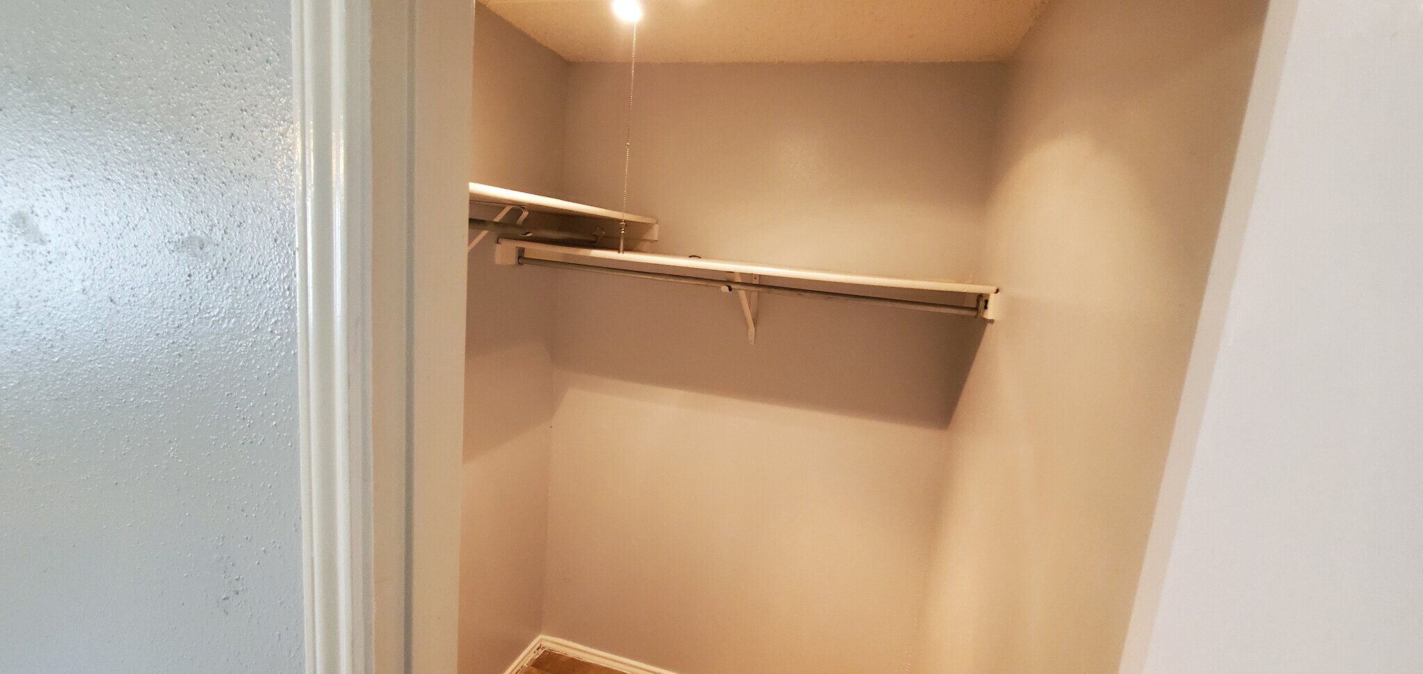 Building Photo - 5859 Sun Farm