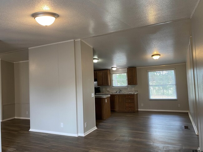 Building Photo - 22944 Shell Shore Dr