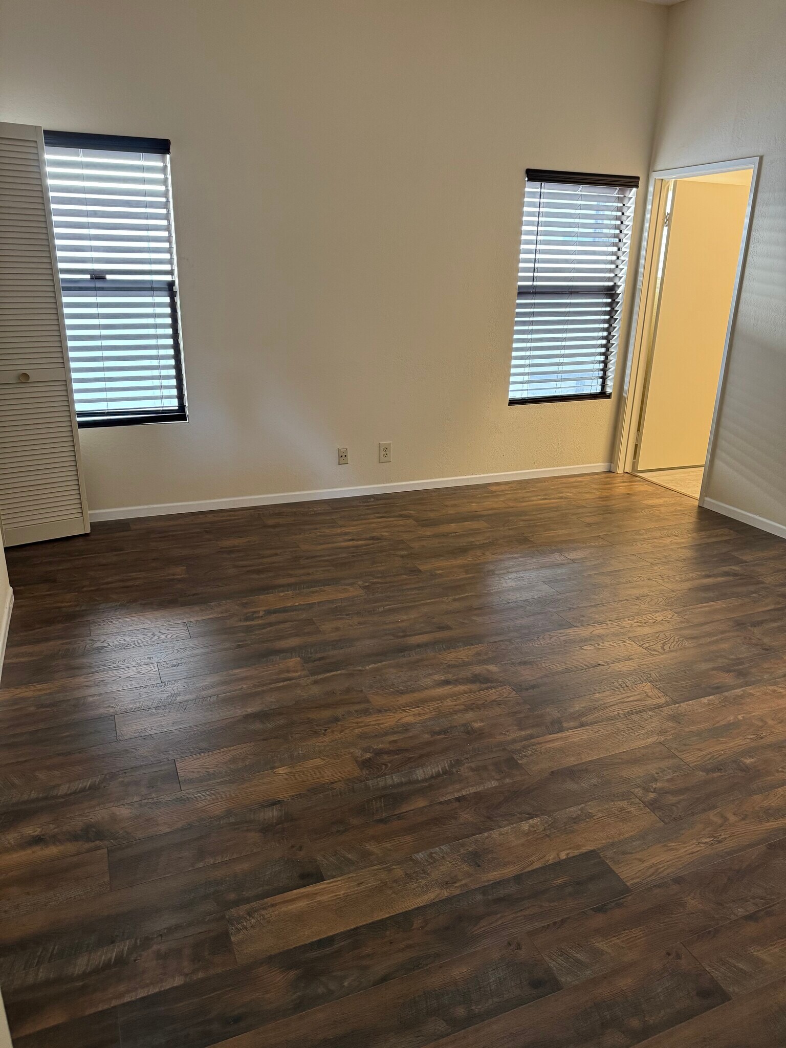 Dining area connected to leaving room - 10824 Palms Blvd