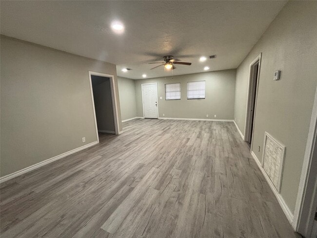 Building Photo - 318 14th St N