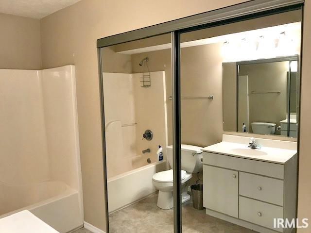 Building Photo - 3924 Seasons Pointe