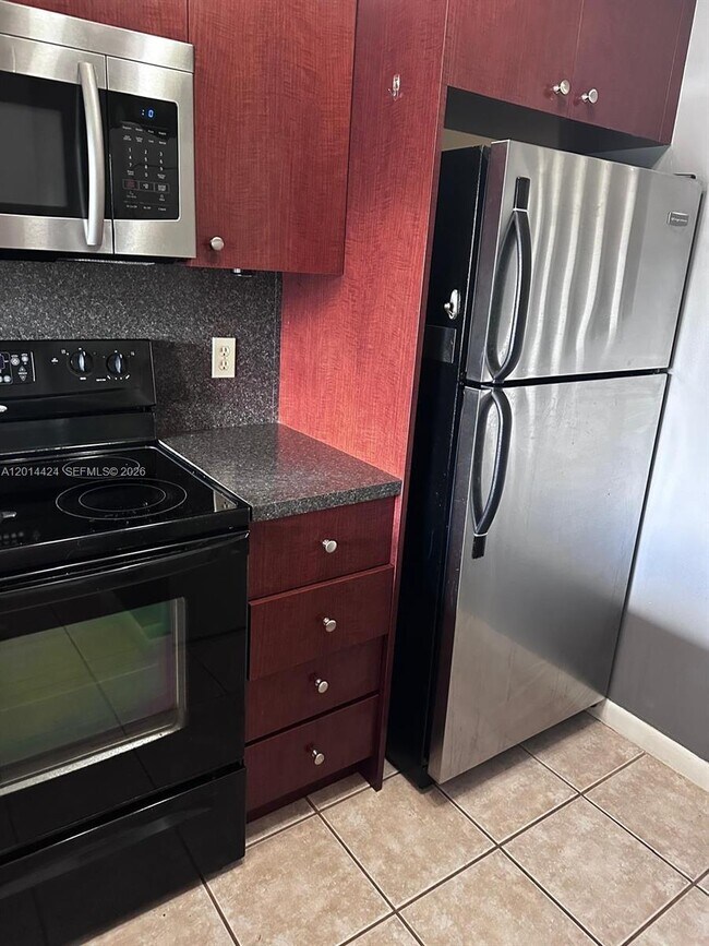 Building Photo - 979 Coral Club Dr