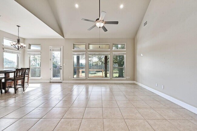 Building Photo - 779 Wild Rose Dr