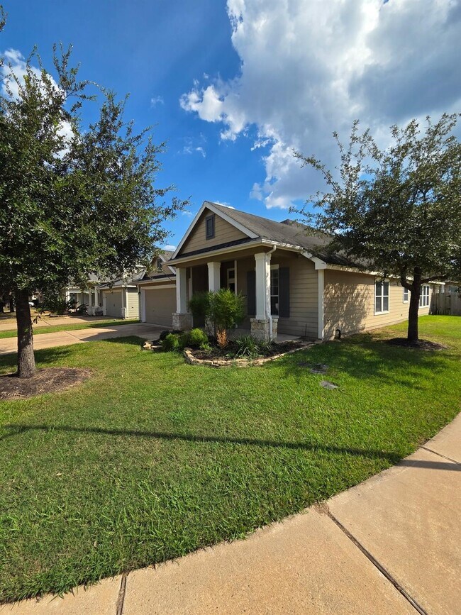 Building Photo - 12827 Benton Park Ln