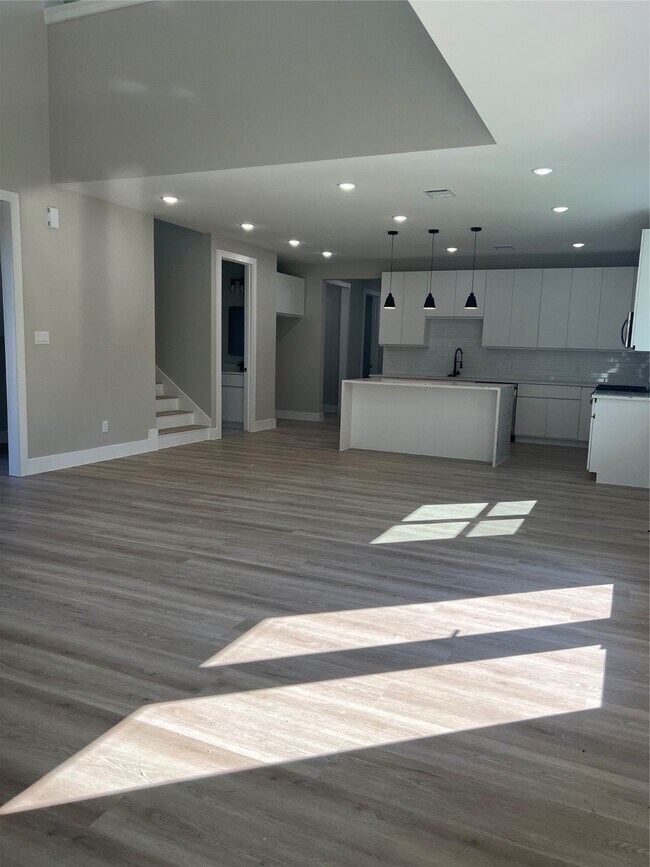 Building Photo - 20027 Venetto St