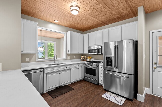Building Photo - 104 Balboa Ct