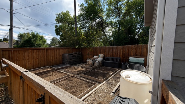 Building Photo - 1202 Paloverde Dr
