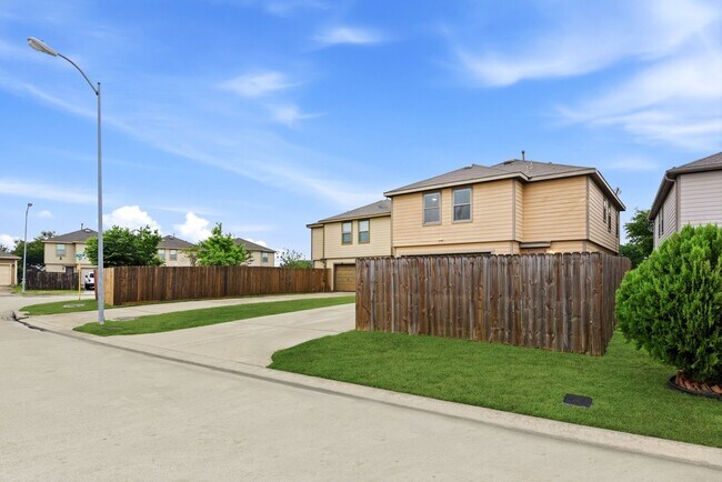 Building Photo - 1230 Grassy View Dr