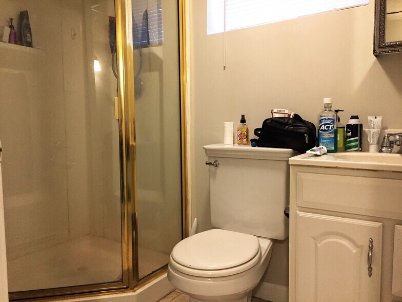 Building Photo - 519 Main St