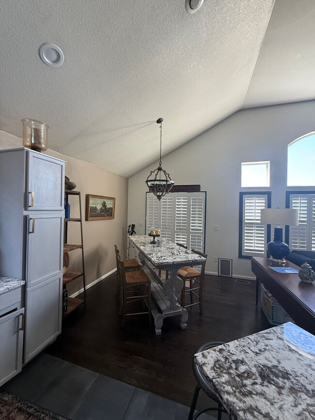 Building Photo - Beautiful Furnished 3 Bedroom/2.5 Bathroom Single Family Home with Flexible Lease terms.