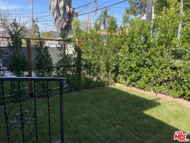 Building Photo - 1448 Calumet Ave