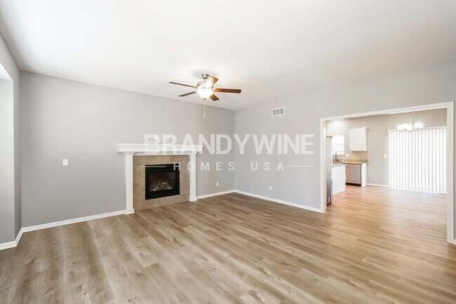 Building Photo - APPLY NOW! 5BED 3BATH