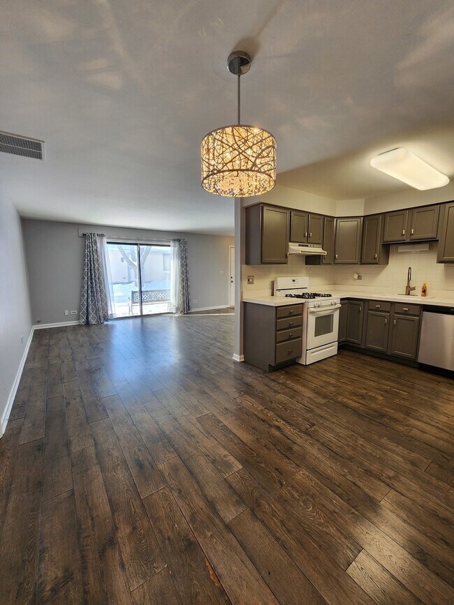 Building Photo - 123 Brewster Ct