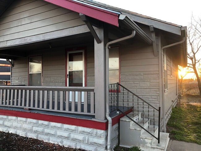 Building Photo - 2-Bed, 1-Bath Bungalow