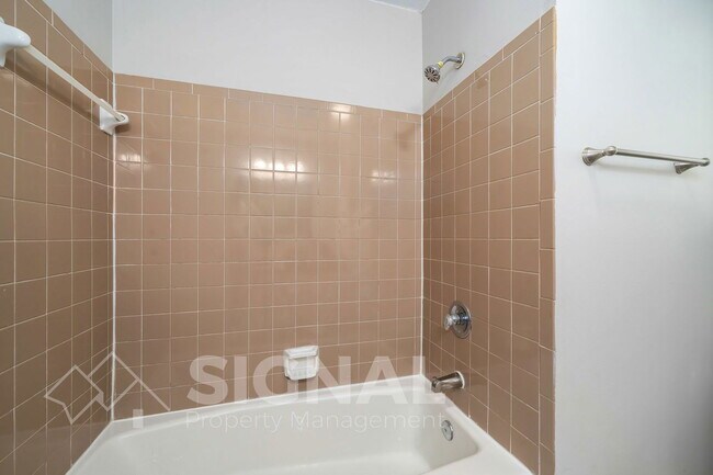 Building Photo - 93 Moonglow Dr