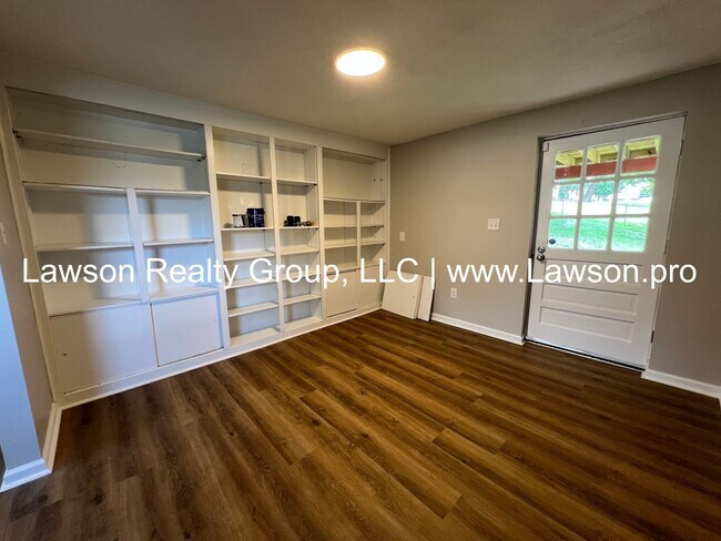 Building Photo - Five Bedroom, Updated Split Level in South...