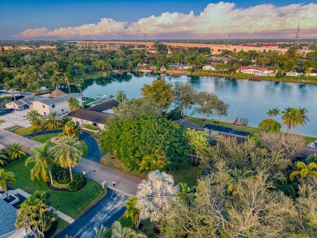 Building Photo - 12620 SW 114th Ave