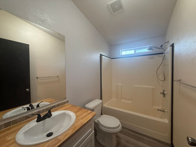 Building Photo - FR T L12795