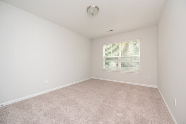 Building Photo - Elegant 3BR,2.5BA Townhome with Modern Finishes $1950/mo rent***
