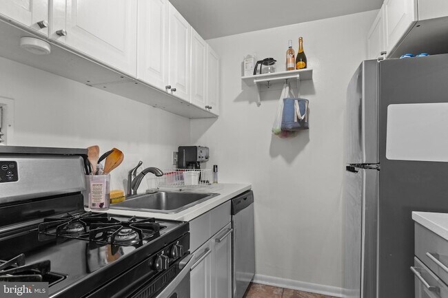 Building Photo - 1931 N Cleveland St