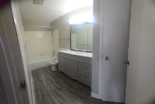 Building Photo - 318Riley