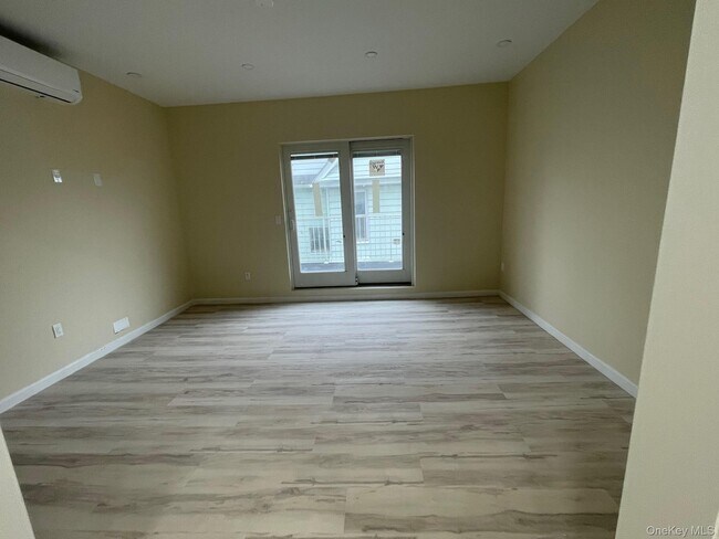 Building Photo - 136 Park Ave