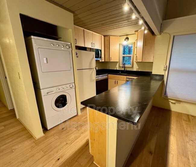 Building Photo - 199 E Cutty Sark