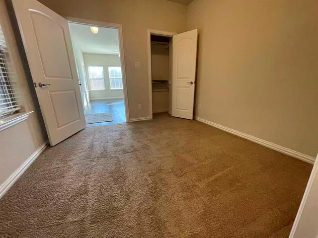 Building Photo - 324 Tallgrass Ln