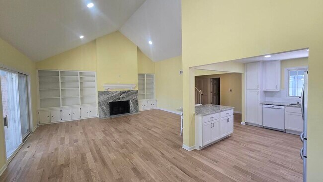 Building Photo - 2112 Quincy Ct