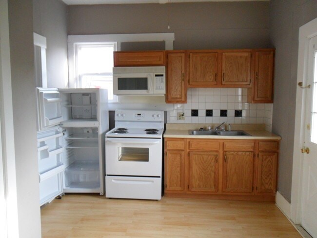 kitchen - 807 S 17th St
