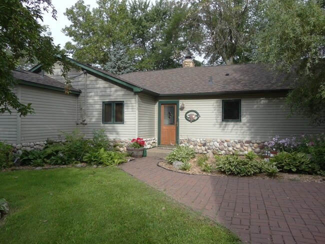 Building Photo - 7560 N Shore Circle North