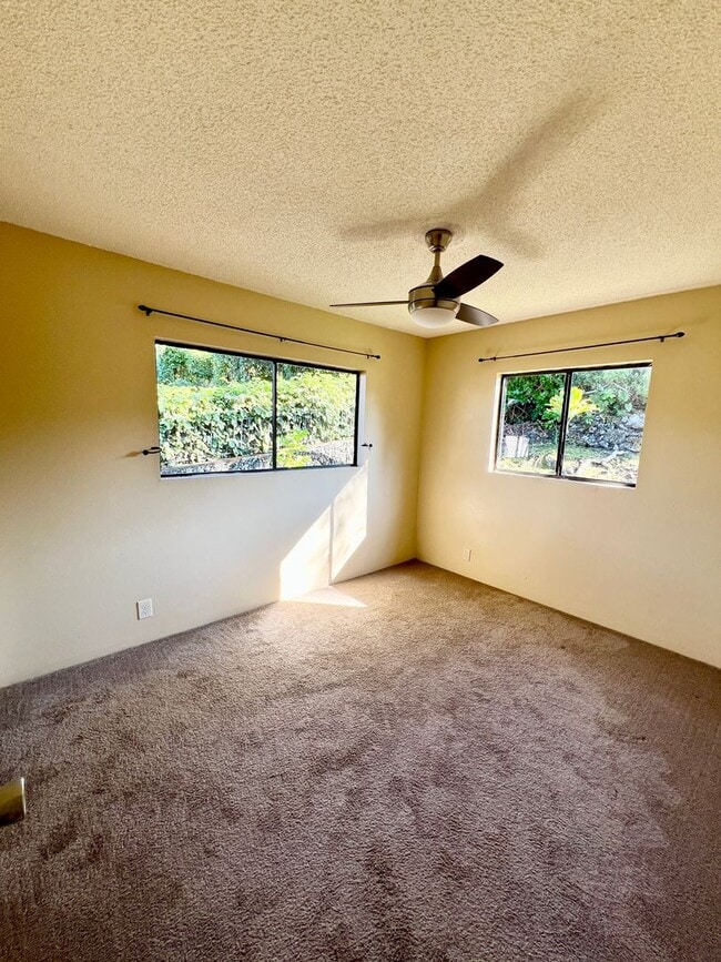 Building Photo - UNFURNISHED 3 BED/2BA PRIVATE HOME WITH OCEAN VIEW