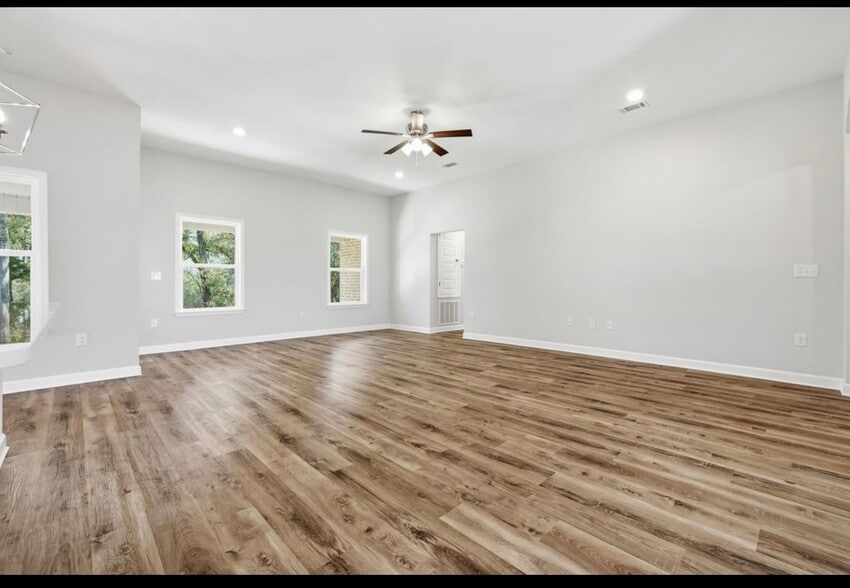 Building Photo - 1340 Hornbeam Dr