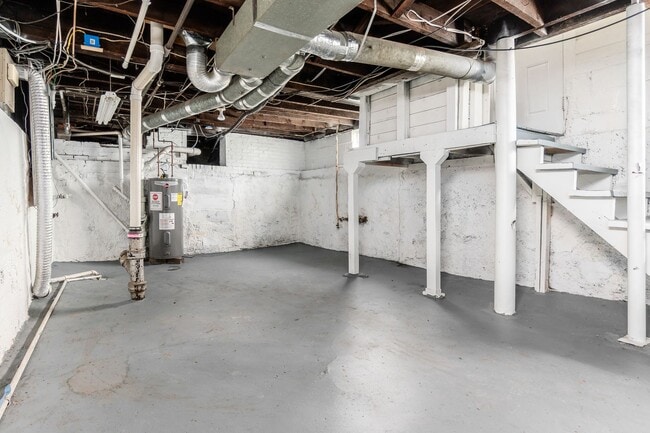 Building Photo - 479 Siebert St