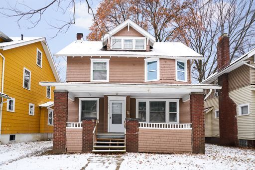 Building Photo - Large remodeled 4 bed 1  bath in West Akron !