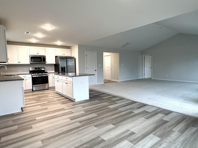Building Photo - 2102 Roadster Pony Ln