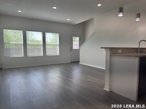 Building Photo - 6942 Crestway Rd