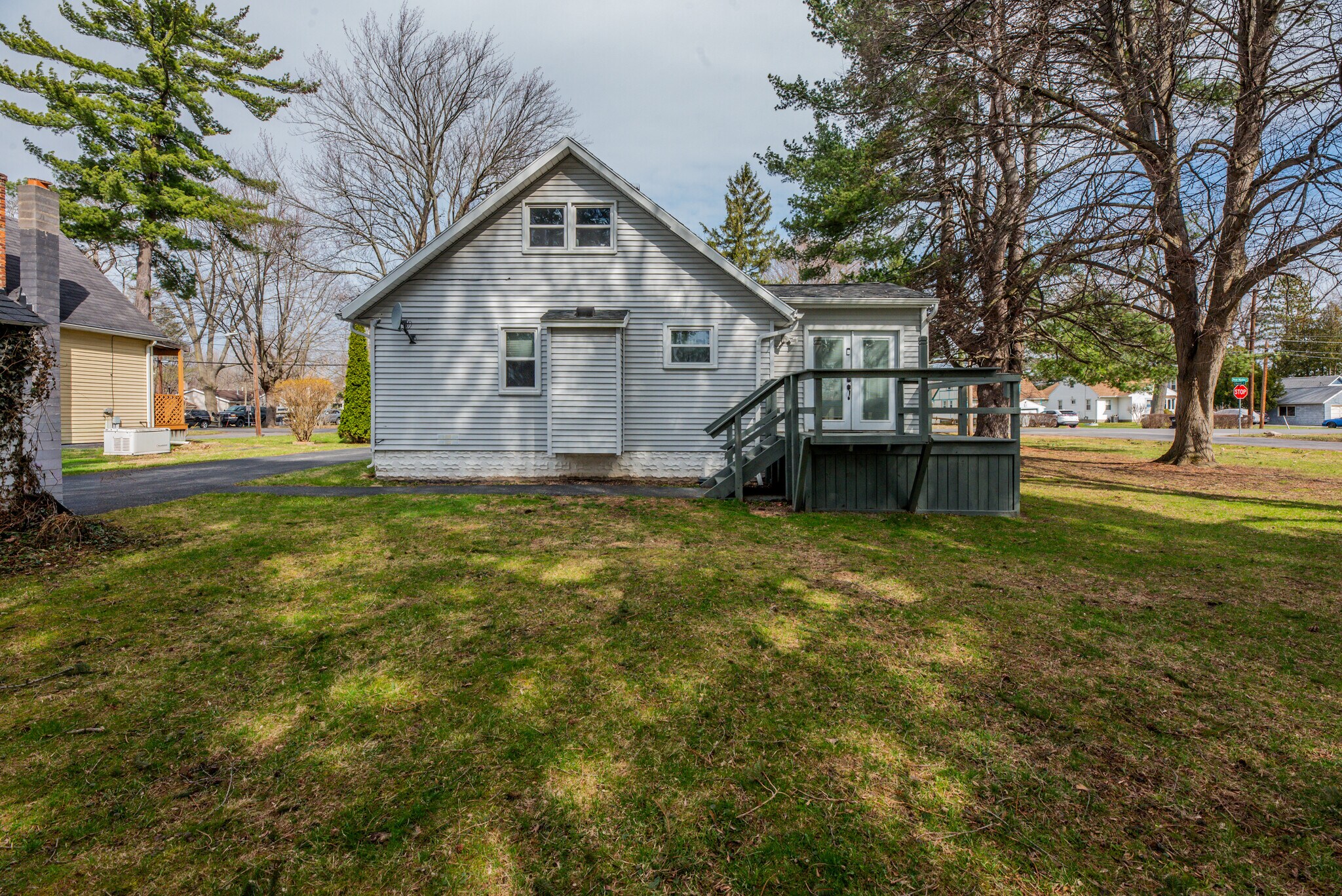 Building Photo - 133 River Meadow Dr