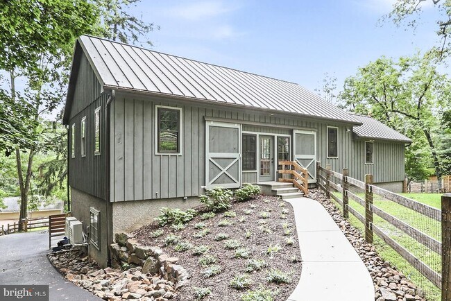 Building Photo - 5567 Pennell Rd