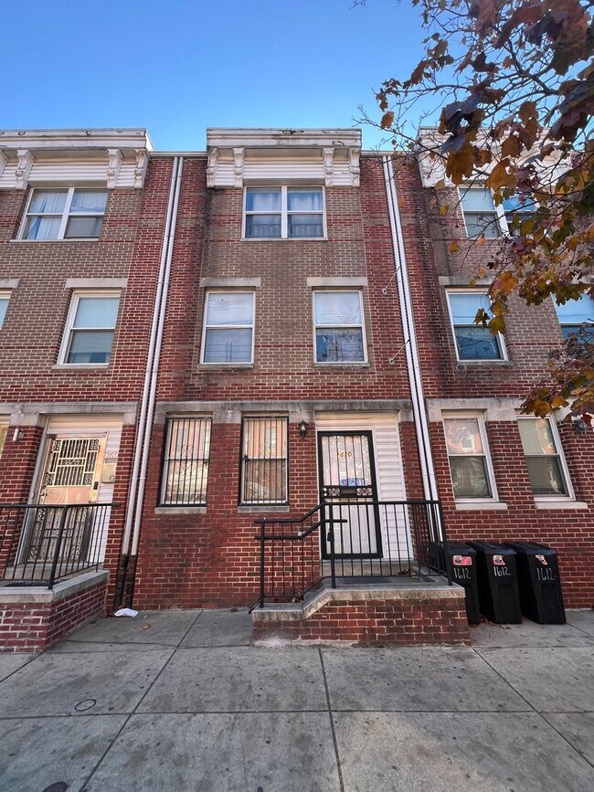 Building Photo - Stunning 4-Bedroom Townhome with Parking Spot Near Temple University! Available August 2026!