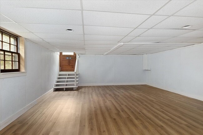 Building Photo - 204 Lake Cir Dr