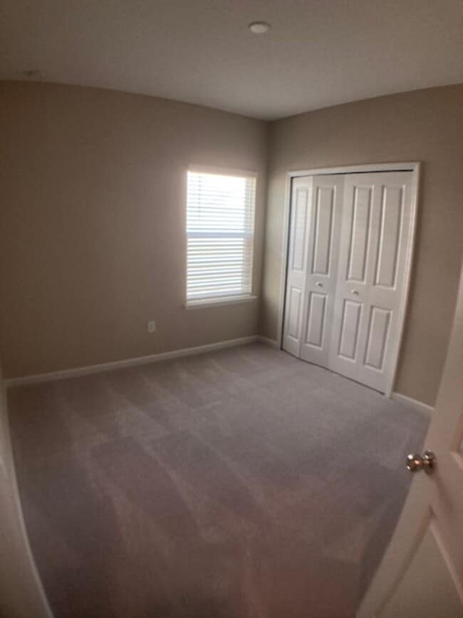 Building Photo - Comfortable 3 Bedroom Home With Great Outd...