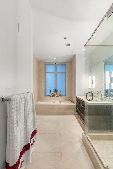 Building Photo - 118 E Erie St