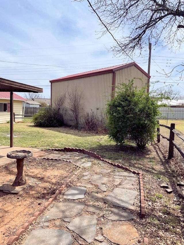 Building Photo - 705 W Manes Ave